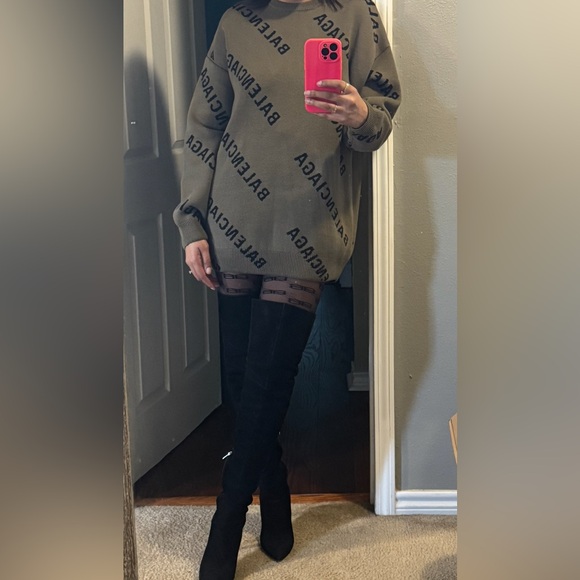 Authentic Balenciaga Logo Crewneck Sweater Sz Small Worn once! Perfect condition - Picture 3 of 3